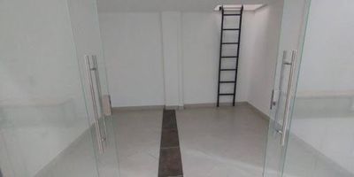 Local en arriendo,  área de 19 metros, altura de 2.40, ubicado en un mall comercial en el centro, en una excelente ubicación. Te animas a conocerlo en Umbral tenemos siempre una opción para ti. 