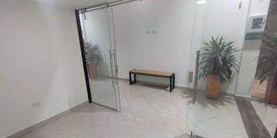 Local en arriendo,  área de 17 metros, altura de 2.40, ubicado en un mall comercial en el centro, en una excelente ubicación. Te animas a conocerlo; en Umbral tenemos siempre una opción para ti. 