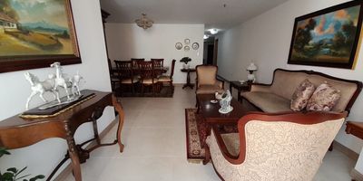 Amplio apartamento en arriendo en Bosques de Zúñiga, Envigado, con excelente ubicación. Ubicado en el piso 16, este inmueble de reciente construcción ofrece 162 m² distribuidos en 3 habitaciones y 3 baños, ideal para un estilo de vida cómodo. Cuenta con 1 parqueadero. El conjunto residencial brinda vigilancia para su tranquilidad y un gimnasio para su bienestar. Sus espacios son muy generosos. Interesado en conocerlo? Contáctenos por whatsapp, quiero que me contacten o ver teléfonos.