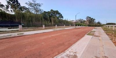 Descubre este lote ubicado en una zona de gran desarrollo inmobiliario en La Ceja, con 64 metros de terreno.

Características:

- 64 metros de terreno para construir tu proyecto
- Ubicación en zona de gran desarrollo inmobiliario
- Cerca de todos los servicios: comercios, escuelas, transporte
- Oportunidad para invertir en una zona con alto potencial de crecimiento
- Ideal para proyectos residenciales

Este lote es perfecto para aquellos que buscan invertir en una zona en crecimiento y desarrollar un proyecto innovador. ¡Contáctanos para más información!