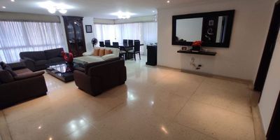 Descubre la elegancia y comodidad en este exclusivo apartamento de 3 habitaciones y 5 baños en , con 270 metros cuadrados de lujo y sofisticación. Sus amplios espacios te brindan la libertad de crear ambientes únicos y acogedores. Además, cuenta con 2 parqueaderos para tu conveniencia. Vive la experiencia de un estilo de vida distinguido en este inmueble que combina diseño moderno y funcionalidad. ¡Bienvenido a tu nuevo hogar!.