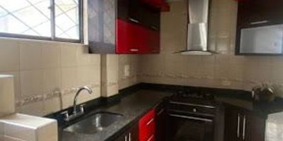 Tenemos para arriendo y venta espectacular apto ubicado en el barrio ANTONIA SANTOS. Apto de 3 Alcobas (principal closet y baño privado)
2 hab más 
3 baños 
2 completos y uno de servicio.
Cocina americana 
Sala comedor muy amplio  e iluminado.
Salón de estudio
Zona de lavado y planchado.
Mirador
3 piso.(no ascensor)escalera muy amplia
No parqueadero 
No sé paga administración 