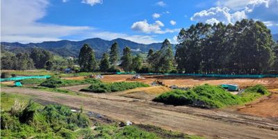 hermoso lote en la ceja , en proyecto  Campestre Real, son  215 lotes de 104 mts2, 
Las zonas comunes que se entregan con el proyecto son: 
Portería con vigilancia 24 horas, cuarto de monitoreo, cancha sintética fútbol 5, placa polideportiva,salón social, gimnasio, parque para mascota, parque infanti, cuarto de basuras,  parqueaderos de visitantes y parqueadero de bicicletas  El lote se entrega totalmente urbanizado, listo para iniciar construcción, con acometidas para instalación de servicios públicos. lote #195

venta mediante cesion de derechos
