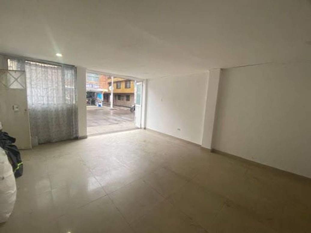 Casa de 7 alcobas en venta en Patio Bonito 1, Bogotá, 210 m² · foto 2 de 20