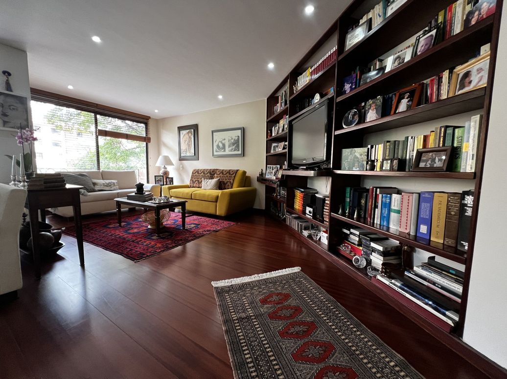Apartamento en venta en Los Rosales, Bogotá · foto 2 de 11