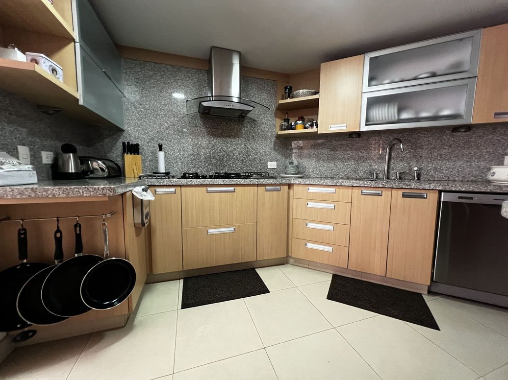Apartamento en venta en Los Rosales, Bogotá · foto 3 de 11