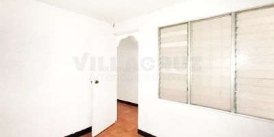 Acogedor apartamento en el sector de santa lucia, cerca a la estación del metro santa lucia, cuenta con un área de 75 mts aprox.