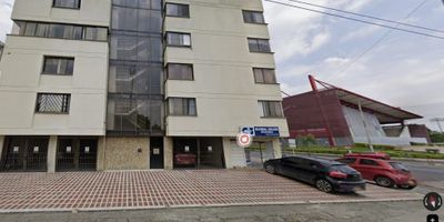 Apartamento Dúplex de 65 m² ubicado en el barrio Eucarístico, una zona residencial tranquila y con excelente conectividad. Cuenta con 3 habitaciones, 2 baños, cocina integral, sala-comedor, y un balcón con vista exterior que ofrece buena iluminación natural. El apartamento está en el cuarto piso, con parqueadero comunitario y acceso a zonas comunes del edificio. Cercano a supermercados, transporte público y vías principales, es ideal para quienes buscan comodidad y una ubicación estratégica en el sur de Cali. Cod 9005042
