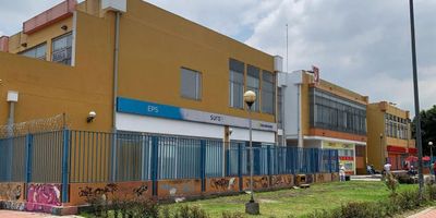 Excelente local en venta ubicado en el Centro Comercial Fiesta Suba, con un área construida de 588 mts2 distribuidos en dos niveles, 2 baterías de baño y cocineta, ideal para oficinas y atención al publico. En una excelente ubicación de la localidad de Suba cerca al portal, y centro comercial imperial, Av. suba y Av. Ciudad de Cali. OPORTUNIDAD DE INVERSION GENERANDO UNA RENTA MENSUAL  APROX. DE 25 MILLONES DE PESOS. Cod: 4213