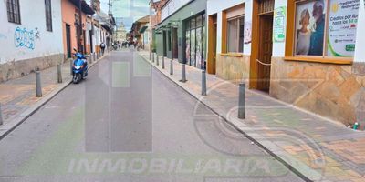 Arriendo Casa Comercial 
Centro Zipaquirá
Se entrega remodelada 

6 salones grandes
Sala Chimenea
Cocina 
Patio
1 Cuarto
2 Baños
INMOBILIARIA SARMIENTO Y ASOCIADOS