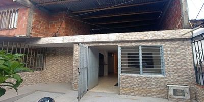 Vendo casa en  jamundi Barrio Terranova, cerca a supermercado, colegio, parques y zona comercial
Un piso termina en Plancha 
Area 60 mts 
Calle peatonal 

Consta: sala, comedor, cocina semi integral, 1 baños, 3 habitaciones y zona de oficio.

Valor de venta: 110 millones negociables