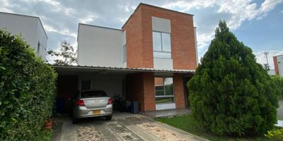 VENDO CASA EN LA MORADA
2 pisos
185 mts
3 habitaciones
Estudio o 4 Habitacion
4 baños
Salacomedor
Cocina
Zona de oficios
Cuarto de empleada y baño
Zona verde con sala de estar
Espacio para gimnasio
Parqueadero propio
Admón: 450.000
Valor: 630 millones negociables