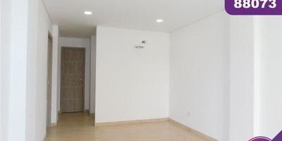 Apartamento en arriendo y venta en Soledad, ubicado en el sector los almendros,área construida de 61 mt2 que constan de 2 amplias habitaciones, 1 baño, 1 balcón. Tiene buena distribución en sus áreas, con buenos y modernos acabados, fresco y acogedor, su entorno es tranquilo y residencial con cómodas vías de acceso, facilidad al transporte publico cercano. Sobre el sector puede encontrar colegios, clínicas y almacenes de cadena y centros comerciales cercanos.