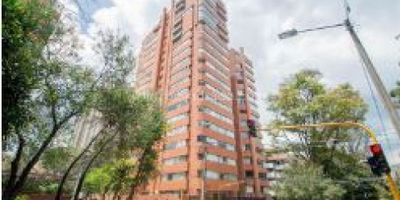 Area 206 mts, vendo apartamento, primer piso interior con vista a verde, sala comedor y estudio independiente, dos habitaciones principal con vestier y baño, la otra habitacion con baño afuera, cocina cerrada, zona de lavanderia, cuarto y baño de servicio, tres parqueaderos independientes, un depósito, edificio con parqueadero de visitantes, planta de suplencia total, vigilancia 24 horas, apts - c- dos

 
