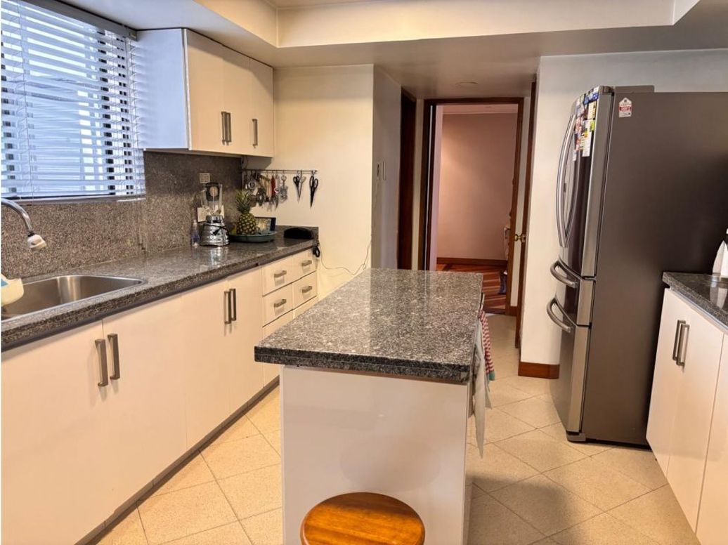 Apartamento de 2 alcobas en venta en Rosales Bajo, Bogotá, 240 m² · foto 10 de 15