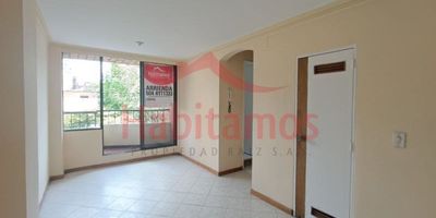 Apartamento con área de 110 Mt2, estrato 4.Este inmueble cuenta con balcón, el cual aporta ventilación y luz natural. Estás a pocos pasos de la Avenida San Juan (también conocida como Calle 44), una vía arterial que cruzando la ciudad permite moverse con facilidad hacia el centro, el occidente y otras comunas. Además hay varias rutas de buses que pasan cerca del inmueble, lo cual facilita desplazarse incluso sin carro. El sector cuenta con colegios y escuelas cercanos iglesias, supermercados y una buena cantidad de locales comerciales, para su comodidad.