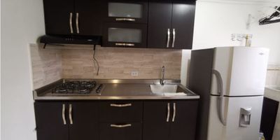 3 habitaciones con closets 
1 baño
Sala comedor
Zona de ropas 
Cocina 
Piso 13
Parqueadero común

Facilidad de transporte publico, super mercados, iglesias y colegios cerca.
