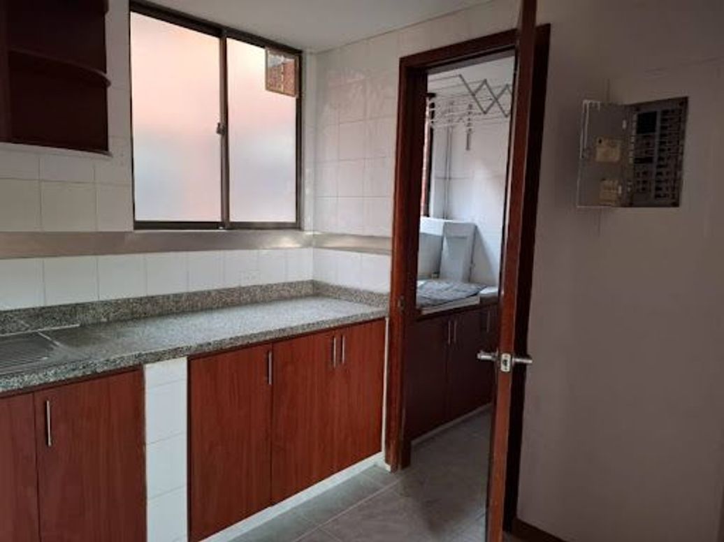 Apartamento de 3 alcobas en venta en Bella Suiza, Bogotá, 169 m² · foto 5 de 20