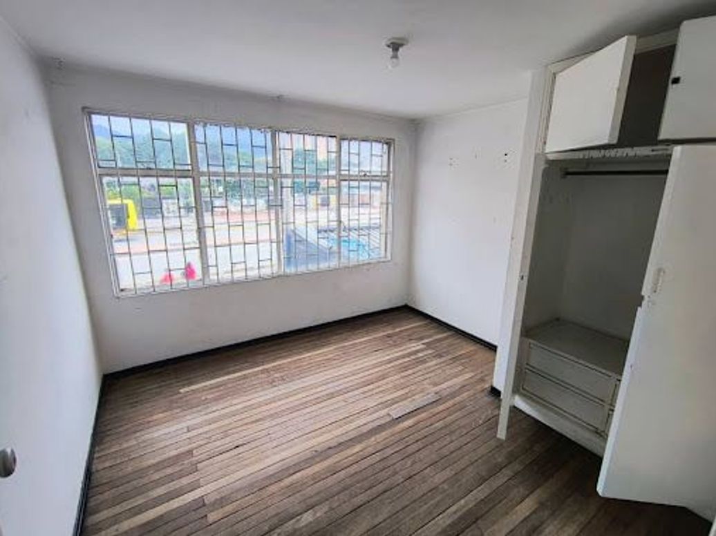 Casa de 5 alcobas en venta en Ciudad Jardín Sur, Bogotá, 403 m² · foto 11 de 20