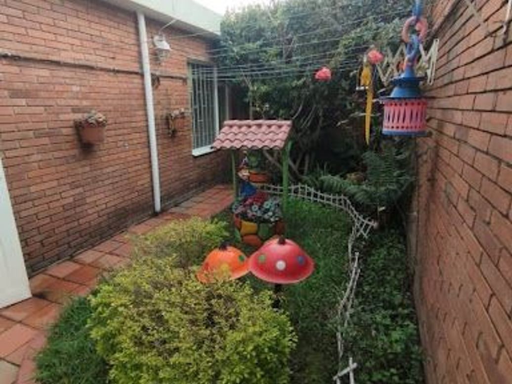 Casa de 3 alcobas en venta en Niza, Bogotá, 270 m² · foto 2 de 20