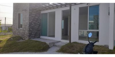CASA EN VENTA, TURBACO

Esta hermosa casa esta diseñada para ofrecer espacios amplios y tranquilidad. 

Características Casa de 3 habitaciones y 2 baños, Urbanización segura, Rodeada de zonas verdes, Cuenta con todo lo necesario para vivir con comodidad. 

CODIGO WASI 8996053
