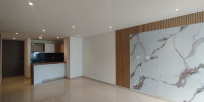 Apartamento en arriendo en Los Alpes en unidad cerrada. Cerca a supermercados de cadena, rutas de transporte público y servicios complementarios de la zona. Cuenta con salacomedor, pisos en porcelanato, estudio, dos alcobas con closet, tres baños, cocina integral, mesón en Quartzone, zona de ropas, estufa y calentador a gas. La unidad cuenta con un parqueadero cubierto con cuarto útil, ascensor, piscina, salón comunal, sauna y turco. Posee de circuito cerrado de TV, portería y vigilancia las 24 Horas. Inmuebles sujetos a verificación de disponibilidad. Arriendo Los Alpes Pereira