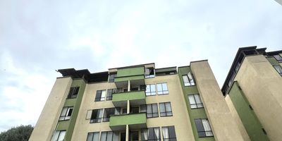 Apartamento Duplex en Venta  Barrio Coaviconsa

Se Vende apartamento Duplex  139mt2  DISPONIBLE PARA REMODELAR

En conjunto cerrado con vigilancia permanente

Amplio apartamento con  dos habitaciones auxiliares, habitación principal en el segundo nivel, más habitación del servicio, sala comedor, cocina tradicional, tres baños. 

En el segundo nivel se encuentra la habitación principal y una amplias terraza que recubre gran parte del inmueble, adicional a ellos encontramos la zona de ropas. 

Su parqueadero es comunal, zonas verdes, areas de recreación con cancha múltiple, juegos para niños, piso cinco con escaleras, conjunto cerrado con vigilancia permanente. Bonito sector residencial.