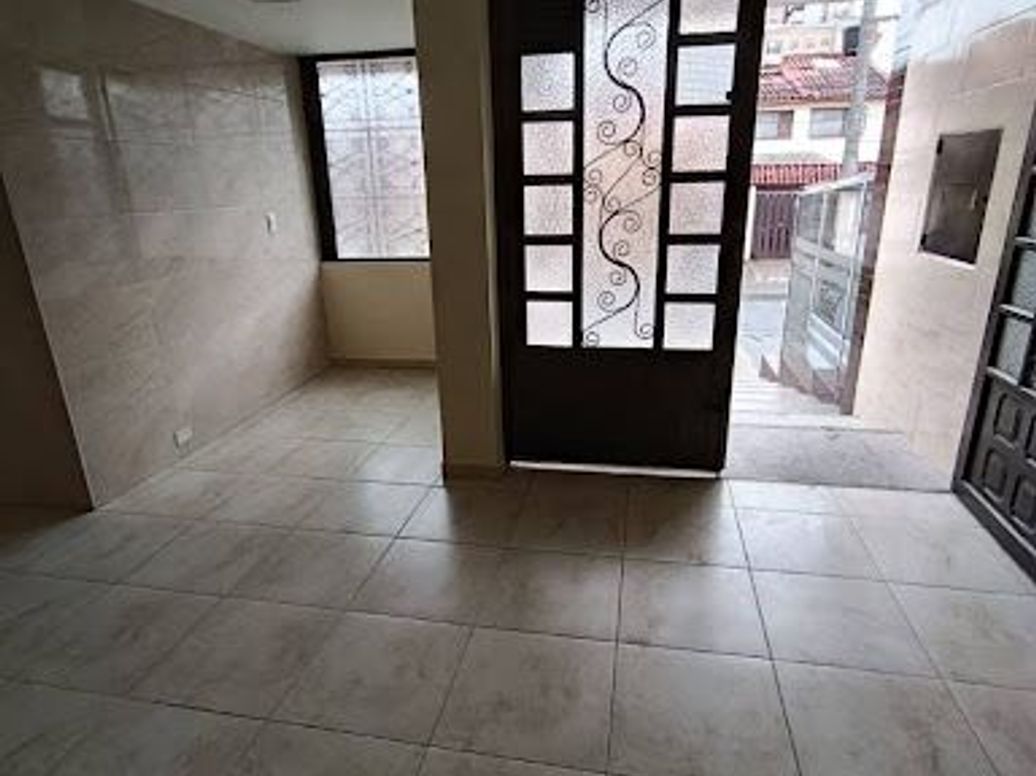 Casa de 10 alcobas en venta en Teusaquillo, Bogotá, 480 m² · foto 2 de 20