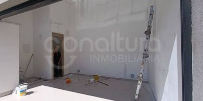 472-7013 Conaltura Inmobiliaria ofrece oficina para arriendo ubicado en Belen la Palma, 25M2, piso en porcelanato, en edificio en el centro comercial Mall Bazurto.