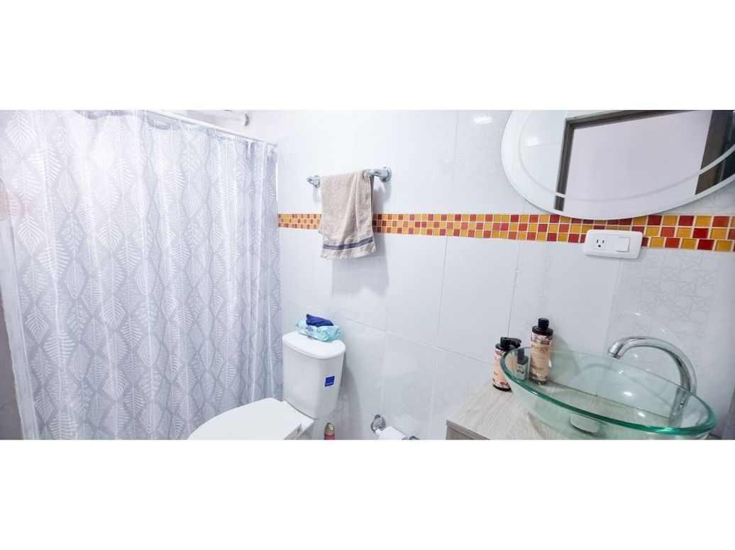 Casa de 6 alcobas en venta en San Fernando Occidental, Bogotá, 365 m² · foto 9 de 14