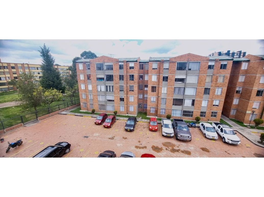 Apartamento de 4 alcobas en venta en Britalia, Bogotá, 92 m² · foto 2 de 19