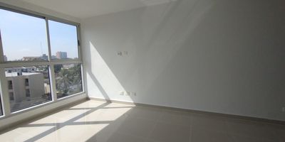 Apartamento en arriendo en La Cumbre, ubicado en unidad cerrada cerca a centros comerciales, supermercados, restaurantes, parques, colegios, rutas de transporte público. Cuenta con 1 habitacion, 1 baño, sala comedor, pisos en porcelanato, estufa, campana y hornos empotrados, cocina integral con mesón en granito, zona de ropas. En conjunto cerrado parques infantiles, vigilancia y porteria 24 horas.
