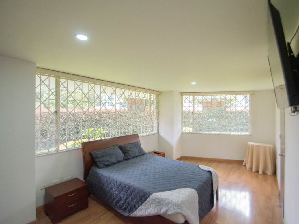 Apartamento de 2 alcobas en venta en Santa Barbara Central, Bogotá, 70 m² · foto 9 de 18