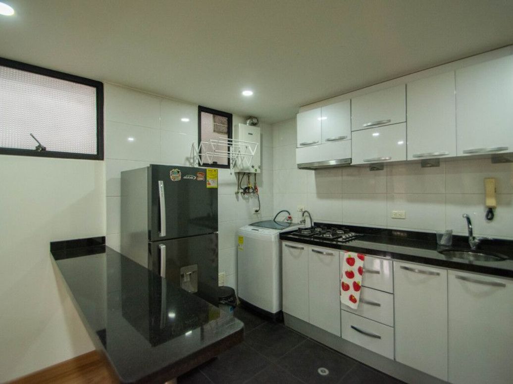 Apartamento de 2 alcobas en venta en Santa Barbara Central, Bogotá, 70 m² · foto 3 de 18