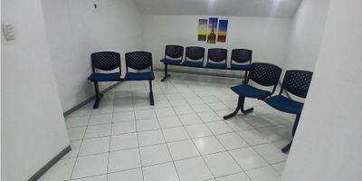 ¡Consultorio en Venta en Arboleda, Manizales! ??

Ubicado en el reconocido Edificio Cosmopolis, este consultorio ofrece una excelente oportunidad para profesionales de la salud. Ideal para odontología, cuenta con espacio para instalar 2 unidades con desagües, baño privado y acceso a una sala de espera exterior.

Con 24 m² bien distribuidos, se encuentra en una zona estratégica de alta valorización, de fácil acceso y con excelente conectividad al transporte público.

¡Tu espacio profesional en el corazón médico de Manizales te espera! Agenda tu visita y conoce todo su potencial.


