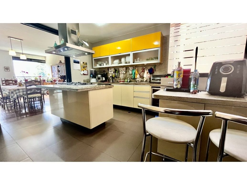Apartamento de 3 alcobas en venta en La Calleja, Bogotá, 264 m² · foto 4 de 17