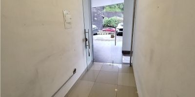 ? ¡Arrienda tu local en El Trébol, Manizales! ?

Local comercial de 6 m², ideal para emprender o expandir tu negocio en una zona estratégica de alto tráfico. Ubicado en el primer piso, con fácil acceso, piso en cerámica y servicios disponibles.

Perfecto para puntos de atención, ventas rápidas o servicios especializados. Zona comercial y residencial con excelente conectividad.

Listo para usar y con acceso para personas con movilidad reducida.

¡Haz visible tu negocio en una ubicación privilegiada!


