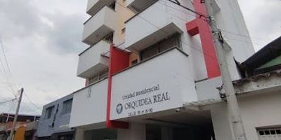 ARRIENDO CENTRO, LOCAL LOCAL, UBICADO EN UNA VÍA SECUNDARIA QUE GARANTIZA TRANQUILIDAD Y ACCESIBILIDAD. ESTE ESPACIO SE ENCUENTRA EN EDIFICIO RESIDENCIAL, BRINDANDO UN AMBIENTE SEGURO Y CÓMODO. EL LOCAL CUENTA CON MODERNAS PUERTAS DE VIDRIO QUE APORTAN LUMINOSIDAD Y ESTILO, Y ESTÁ LOCALIZADO EN UNA ZONA MIXTA, LO QUE LO CONVIERTE EN UNA OPORTUNIDAD IDEAL PARA DESARROLLAR SU EMPRENDIMIENTO O NEGOCIO. PERFECTO PARA QUIENES BUSCAN UN LUGAR ESTRATÉGICO Y FUNCIONAL. AGENDE SU VISITA SIN COSTO CON NUESTROS ASESORES AL PBX 607 6852828 EXT. 1.