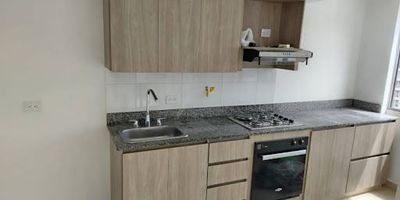 Apartamento en arriendo en Envigado, barrio Loma Del Barro, Antioquia. Este cómodo y luminoso apartamento de 69 m² ofrece 3 habitaciones y 2 baños, ideal para quienes buscan vivir en una zona tranquila. Cuenta con 1 parqueadero y seguridad con vigilancia. Disfrute de una buena vista y la comodidad de un inmueble con 3 años de antigüedad. Se permite una mascota pequeña. El canon de arriendo es de $2,500,000. Una excelente opción de arriendo en Envigado. Contáctenos para más detalles o agendar su visita, puede usar WhatsApp, quiero que me contacten o ver teléfonos.