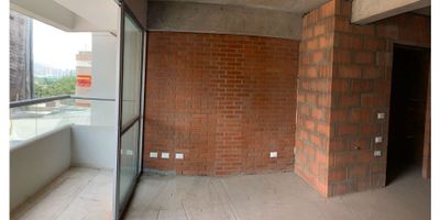 Atlántica 3 habitaciones, 2 baños, parqueadero privado y cuarto útil, obra negra. Entre las zonas comunes se encuentran Lobby, Gimnasio cubierto y al aire libre, salón social, salón de coworking, salón de videojuegos, salón de juegos infantiles, salón de lectura, guardería, piscina lúdica, carril de nado, piscina de niños con juegos acuáticos, piscina tipo spa, sauna, turco, cancha múltiple, juegos infantiles descubiertos, zona de teqball descubierto, zona para mascotas. Consta de una gran zona residencial y un centro comercial, gran desarrollo y valorización, ubicación ideal, sobre la autopista norte con muy buen servicio de transporte público.
