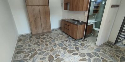 Se arrienda aparta estudio en Conquistadores.
Excelente ubicación de aparta estudio para arrendamiento, ideal para 1 sola persona o pareja. Ubicado muy cerca del centro comercial Unicentro, muy cerca de la Universidad Pontificia Bolivariana y de zonas de interés como parques del rio y carrera 70.