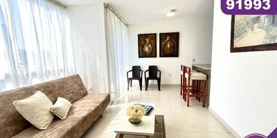 Apartamento amoblado en arriendo en la ciudad de Barranquilla ubicado en el barrio Miramar, en un edificio con vigilancia privada las 24 Horas y zonas sociales de entretenimiento, piscina, gimnasio, zona infantil, salón comunal, el edificio cuenta con 12 pisos, el apartamento se encuentra ubicado en el piso 10, con un área aproximada de 61.05 mt2, distribuidos en 2 habitaciones, 2 baños, la habitación principal cuenta con baño interno, sala-comedor, cocina integral, zona de labores y 1 parqueadero asignado, buena distribución en sus áreas con buenos y modernos acabados, es fresco y acogedor, su entorno es tranquilo, residencial con cómodas vías de acceso y facilidad al transporte publico cercano, sobre el sector puede encontrar, el parque Miramar, supermercados y centro comercial.