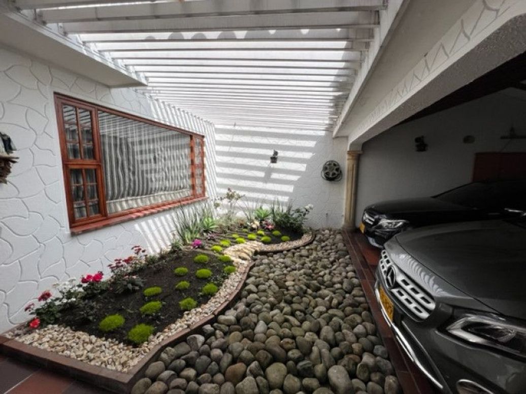Casa de 3 alcobas en venta en Santa Barbara Occidental, Bogotá, 362 m² · foto 3 de 20