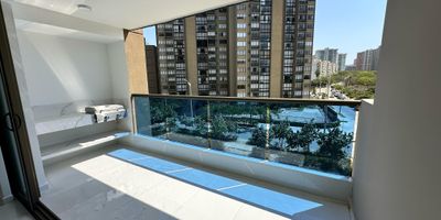 Disfruta de un hogar nuevo, amplio y cómodo, ubicado en el corazón de uno de los sectores más exclusivos y tranquilos de Barranquilla en el barrio  Rio Alto. Un espacio pensado para tu bienestar y el de tu familia, donde la tranquilidad, el confort y la ubicación privilegiada se combinan a la perfección.