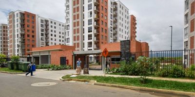 Apartamento en venta en piso 10 en Ciudad Melendez, Valle del Lili, Unidad Residencial Terracota A

Ubicado en el 10º piso con ascensor, ofrecemos un fresco e iluminado apartamento totalmente en Valle del Lili, Ciudad Meléndez.

Características del apartamento:

Área: 55.39 m²

3 alcobas, incluyendo una amplia alcoba principal con vestier y baño privado

Espacios comunes: Sala comedor, cocina moderna, y un balcón con vistas espectaculares

Estacionamiento: Parqueadero comunitario.

Amenidades del edificio:

Piscina para adultos y niños

Salón social para eventos y reuniones

Este apartamento es ideal para familias que buscan comodidad y un ambiente moderno. ¡No te pierdas la oportunidad de vivir en un lugar con todas las facilidades y en una buena ubicación! 9009434
