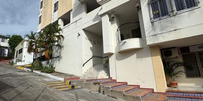 vendo excelente apartamento conjunto mirador del cerro consta de sala comedor tres habitaciones con closet cocina integral salón de estudio y dos baños El conjunto cuenta con áreas comunes como piscina canchas deportivas zonas verdes y portería 24 7