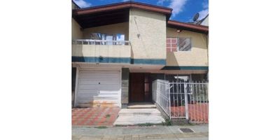 Se Vende Casa lote en exclusivo barrio de la ciudad de Medellin, departamento de Antioquia!!

Excelente ubicacion, sector muy seguro y tranquilo!!
Para inversion!!

Agenda tu cita!!

( Area sujeta a escritura)
