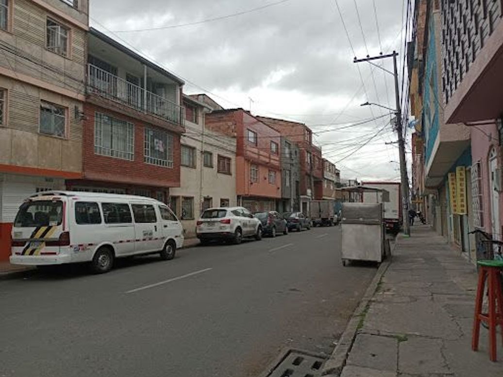 Casa de 6 alcobas en venta en Las Ferias, Bogotá, 320 m² · foto 19 de 20