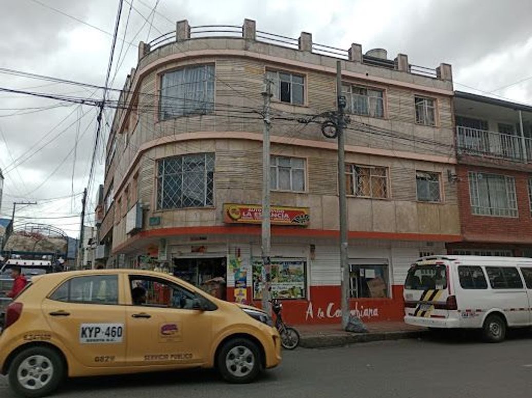 Casa de 6 alcobas en venta en Las Ferias, Bogotá, 320 m² · foto 2 de 20