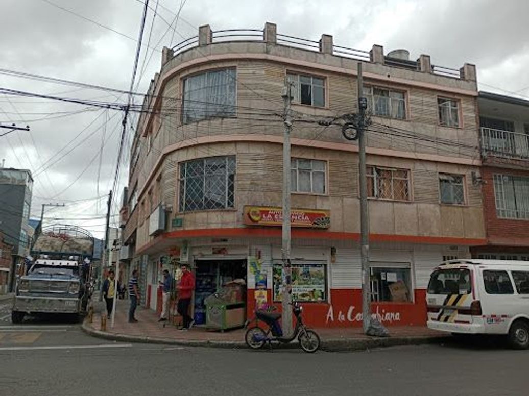 Casa de 6 alcobas en venta en Las Ferias, Bogotá, 320 m² · foto 5 de 20
